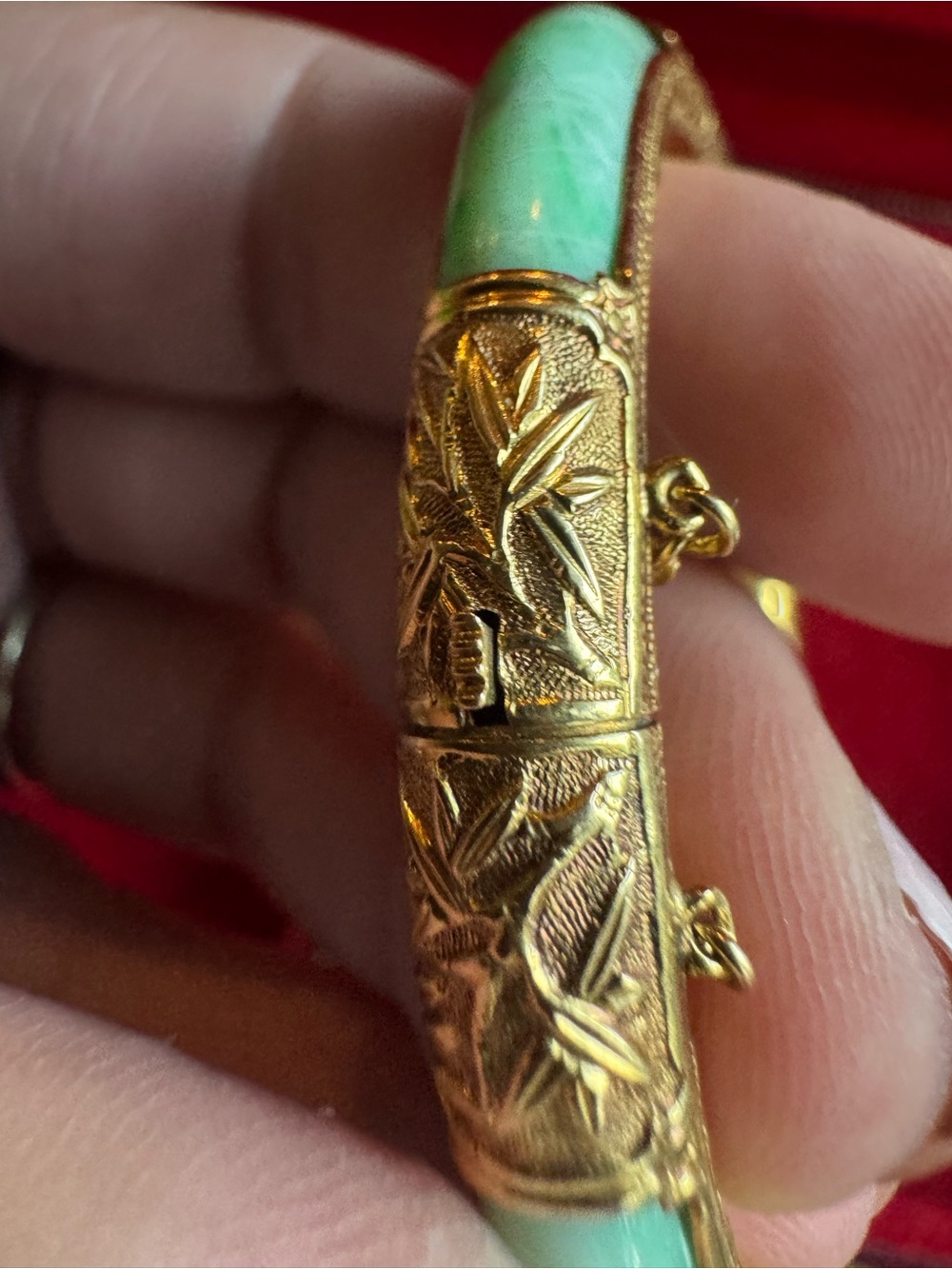 Stunning 18K solid yellow gold and jade bangle bracelet - Picture 3 of 15